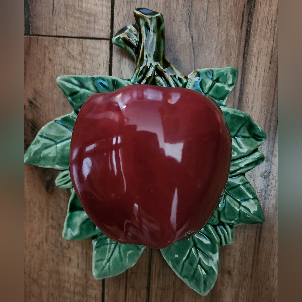 Vntg McCoy Apple Wall Pocket